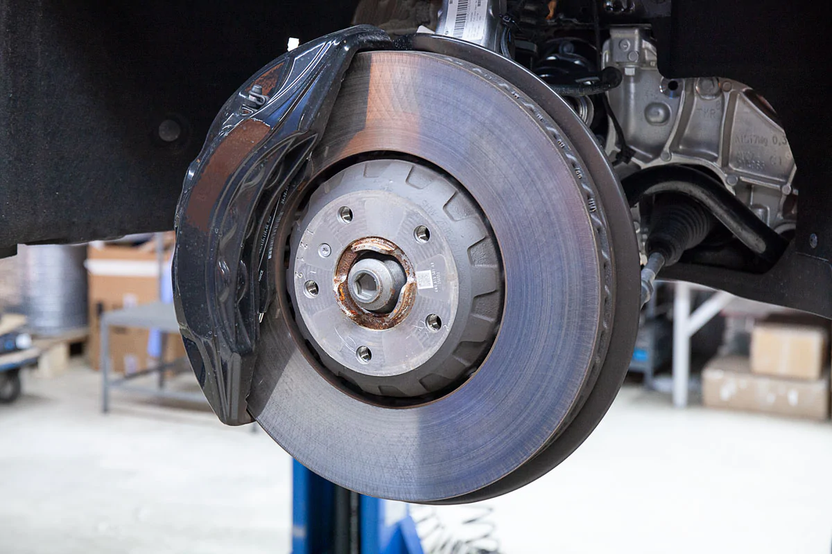 Bentley Bentayga carbon-ceramic brakes. Pic 1