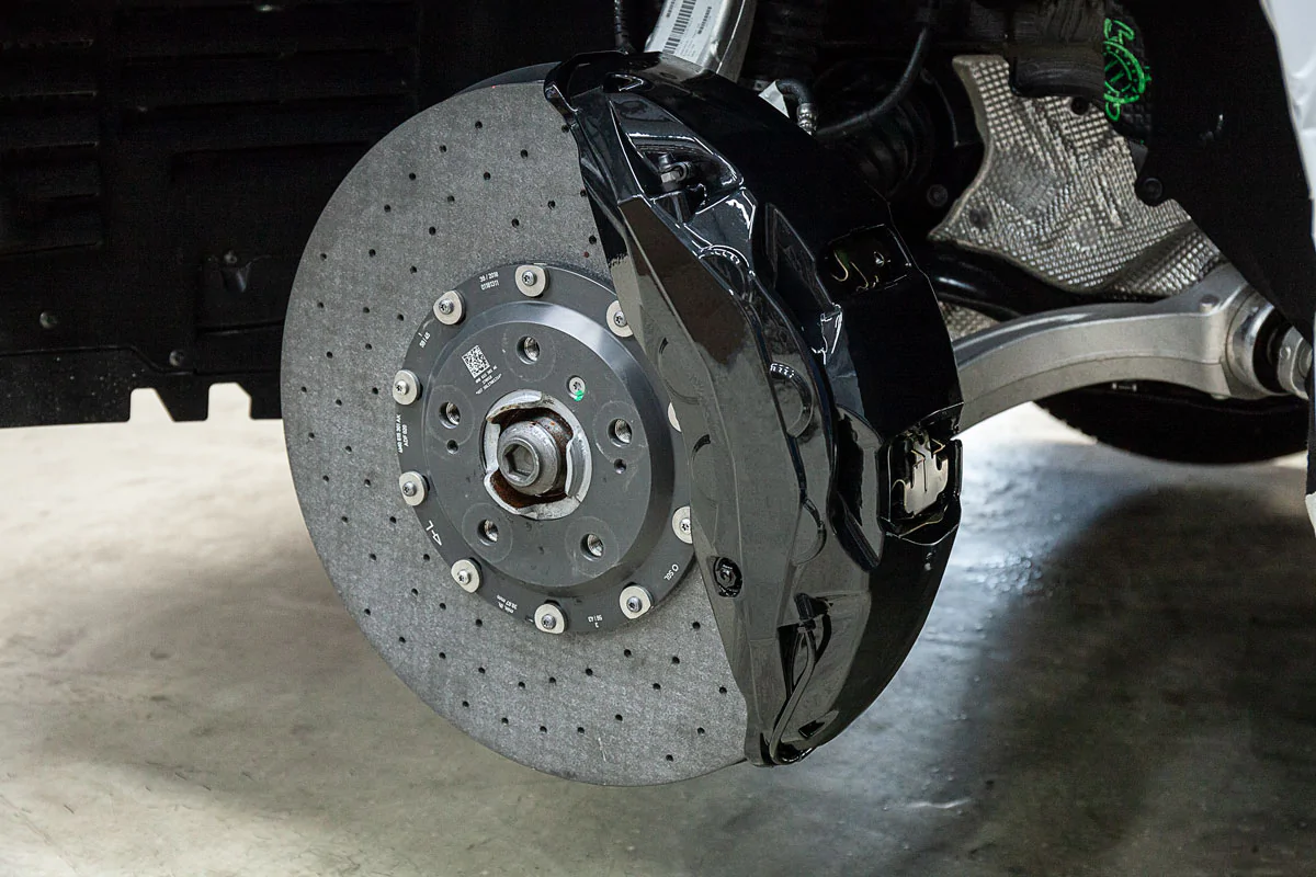 Bentley Bentayga carbon-ceramic brakes. Pic 7