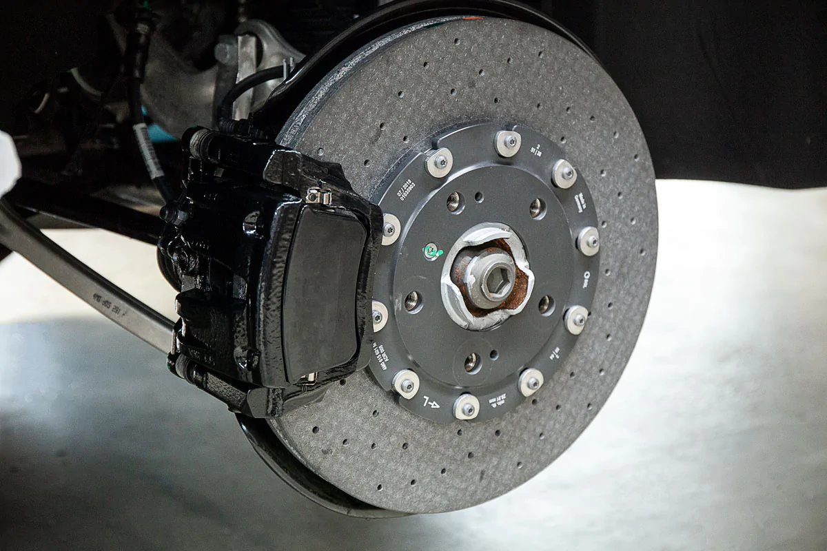 Bentley Bentayga carbon-ceramic brakes. Pic 9