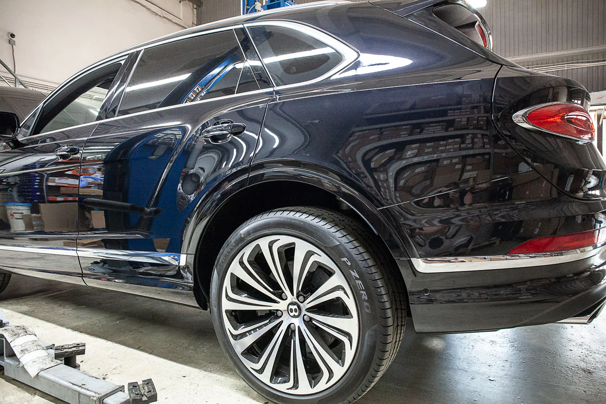 Bentley Bentayga carbon-ceramic brakes. Pic 12