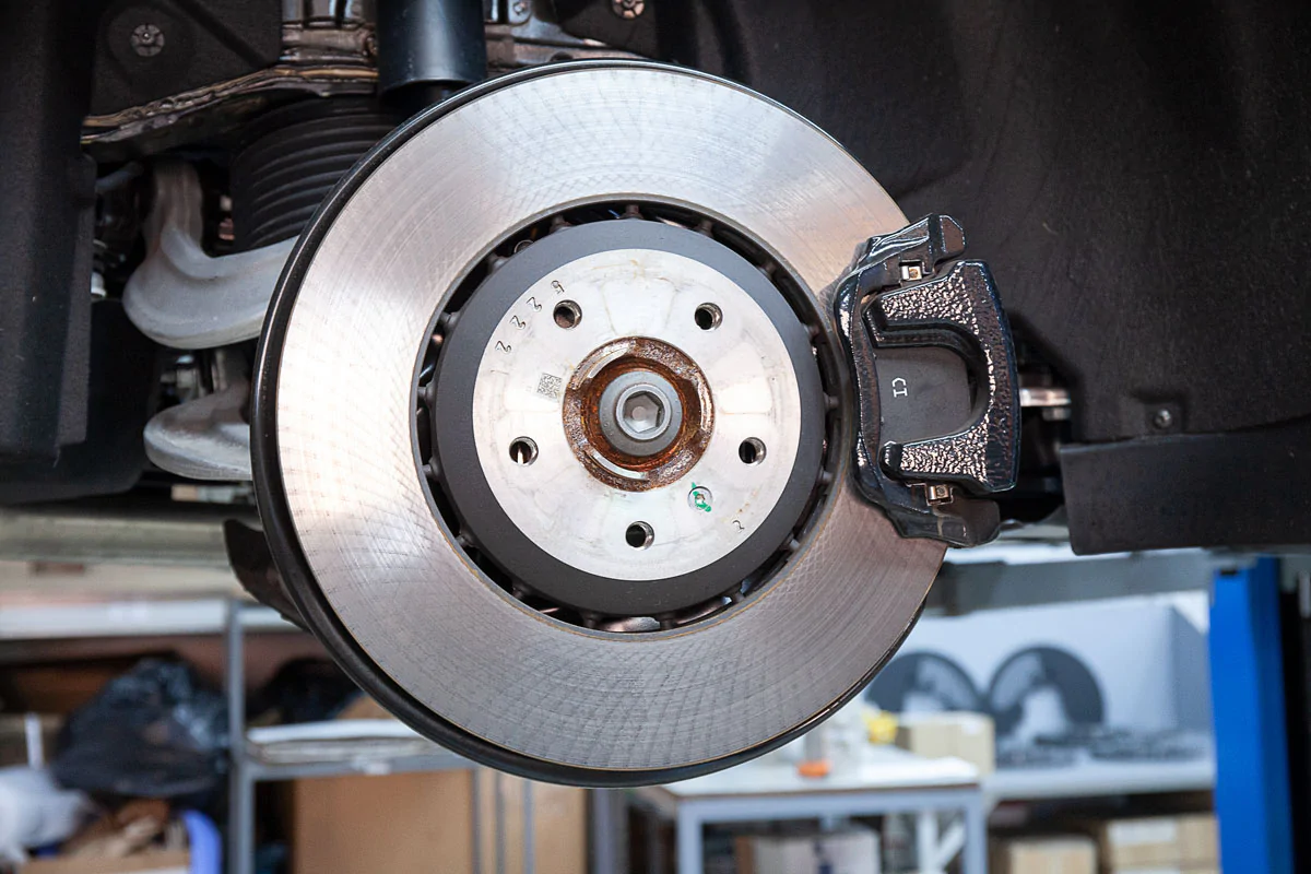 Bentley Bentayga carbon-ceramic brakes. Pic 3