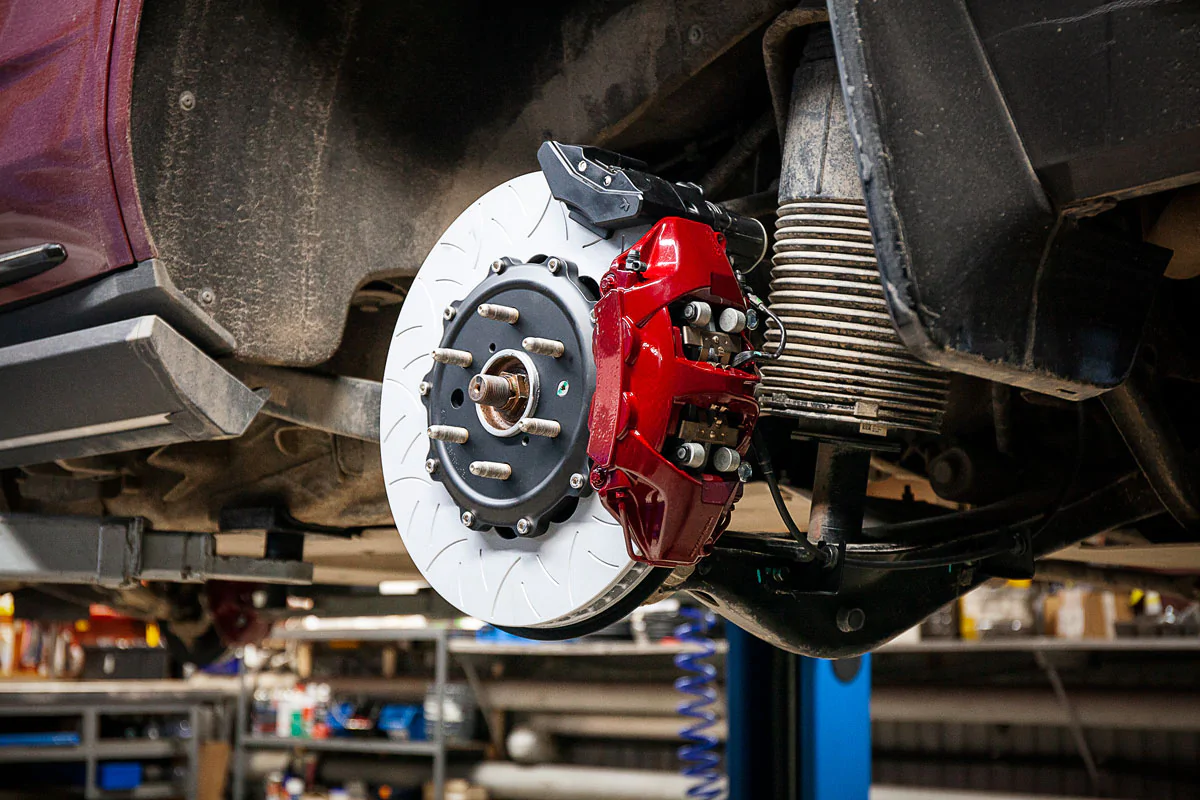 Cadillac Escalade brakes. Pic 8