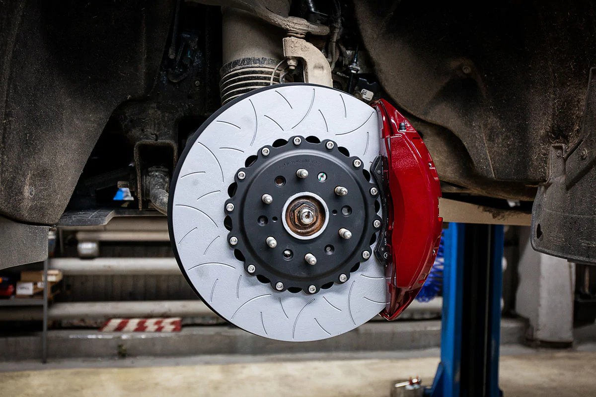 Cadillac Escalade brakes. Pic 7