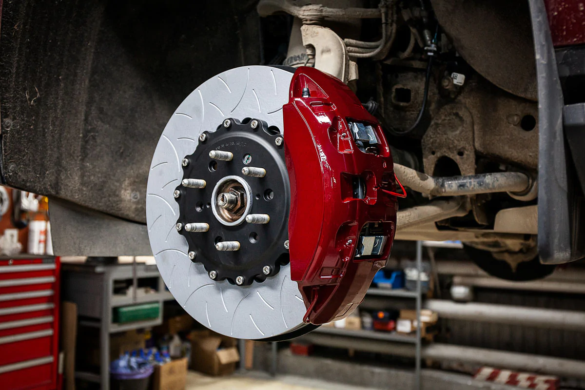 Cadillac Escalade brakes. Pic 6