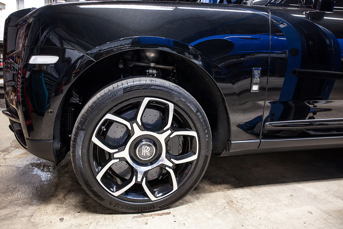 Rolls-Royce Cullinan carbon-ceramic brakes. Pic 16