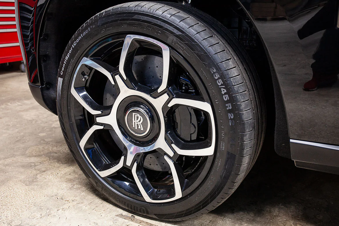 Rolls-Royce Cullinan carbon-ceramic brakes. Pic 14