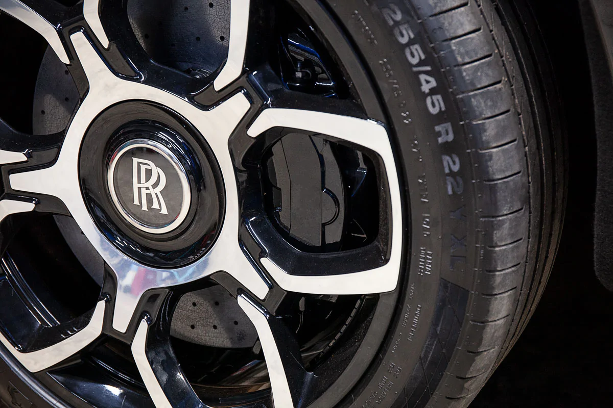 Rolls-Royce Cullinan carbon-ceramic brakes. Pic 13