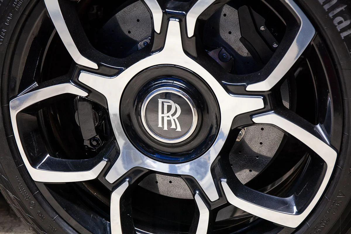 Rolls-Royce Cullinan carbon-ceramic brakes. Pic 12