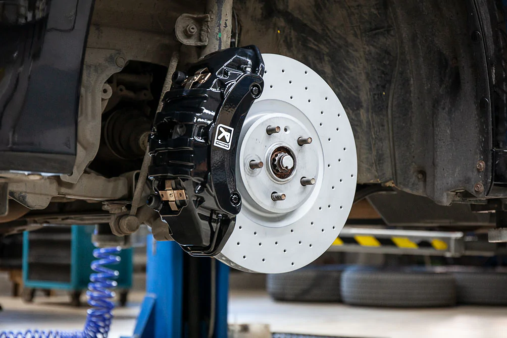 Toyota Alpard brakes. Pic 2