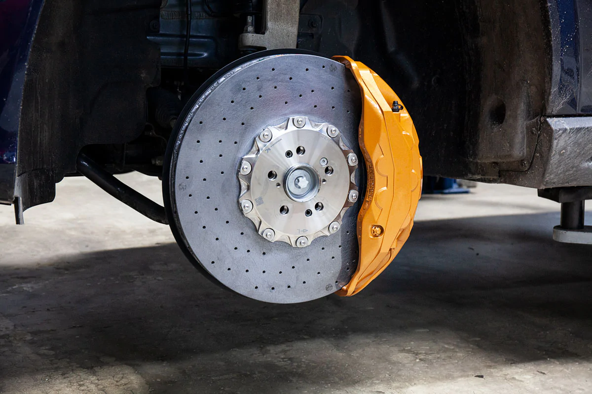 Mercedes-Benz W167 carbon-ceramic brakes. Pic 1