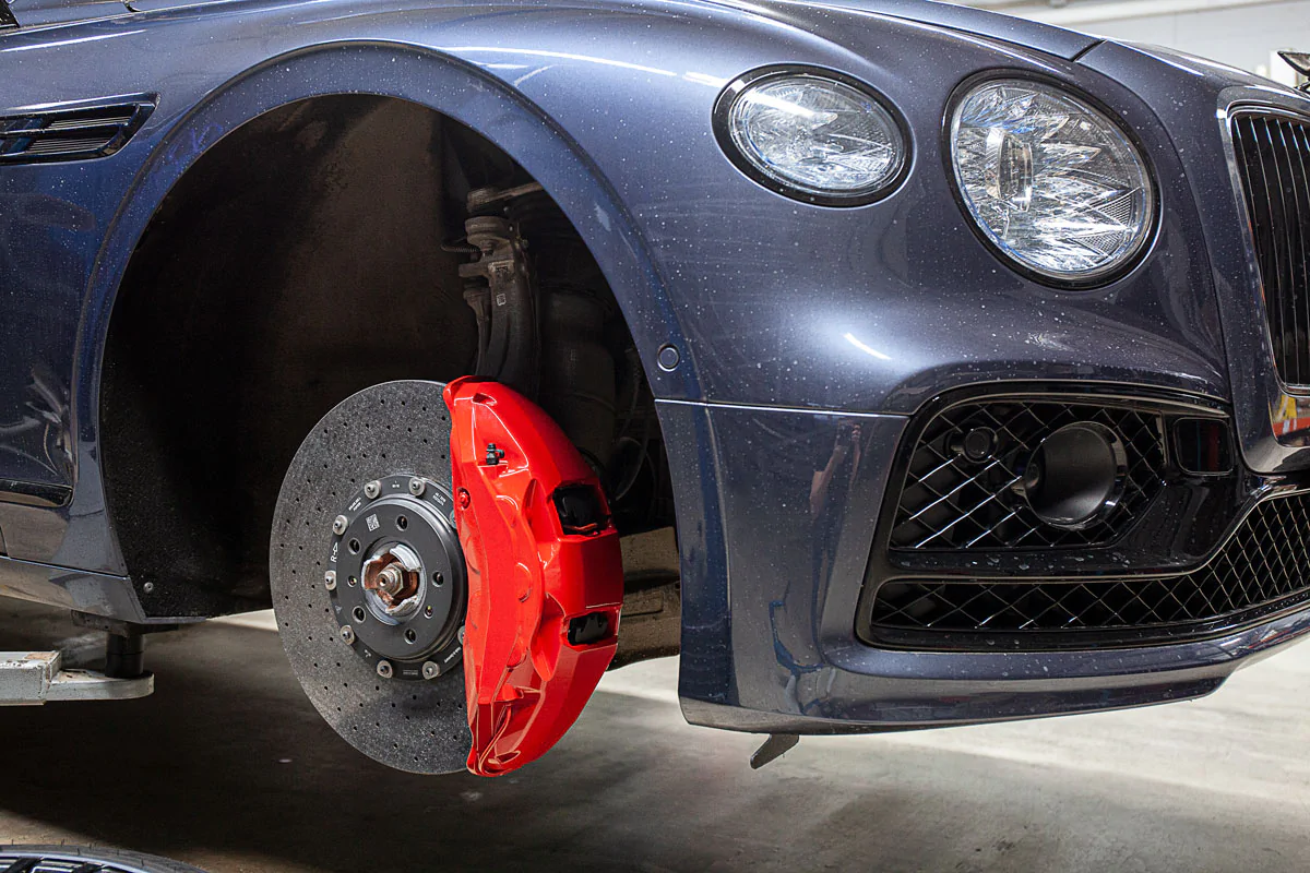 Carbon-ceramic brake system Bentley Flying Spur. Pic 10