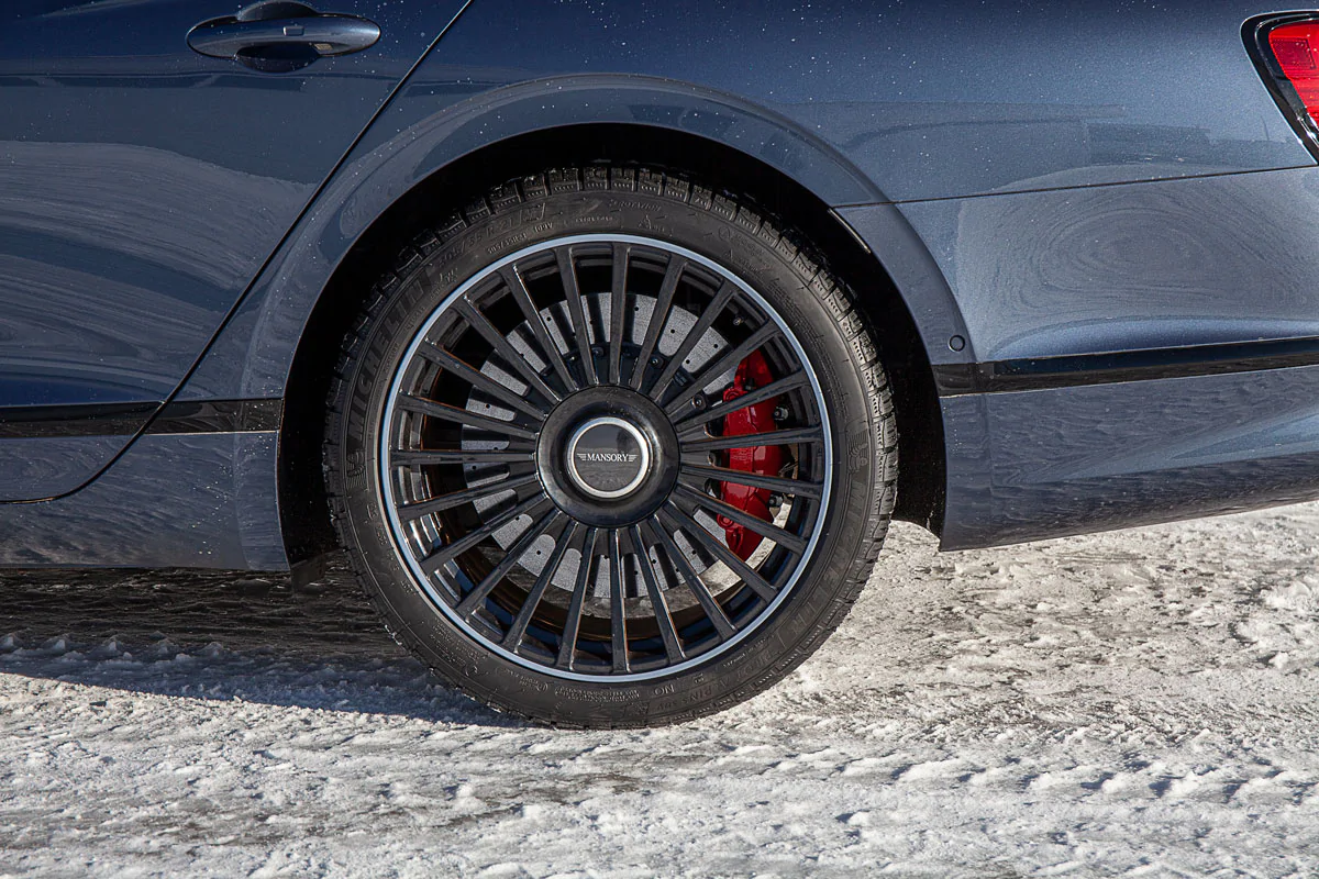 Carbon-ceramic brake system Bentley Flying Spur. Pic 13