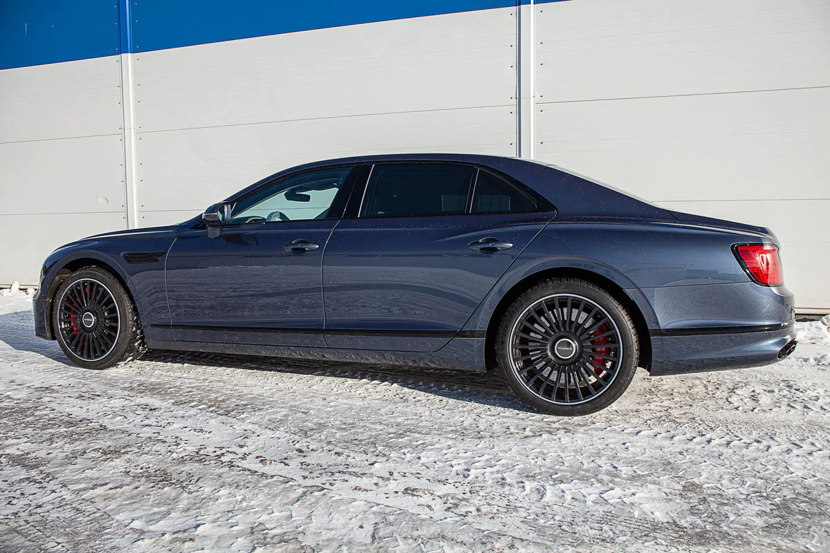 Carbon-ceramic brake system Bentley Flying Spur. Pic 14