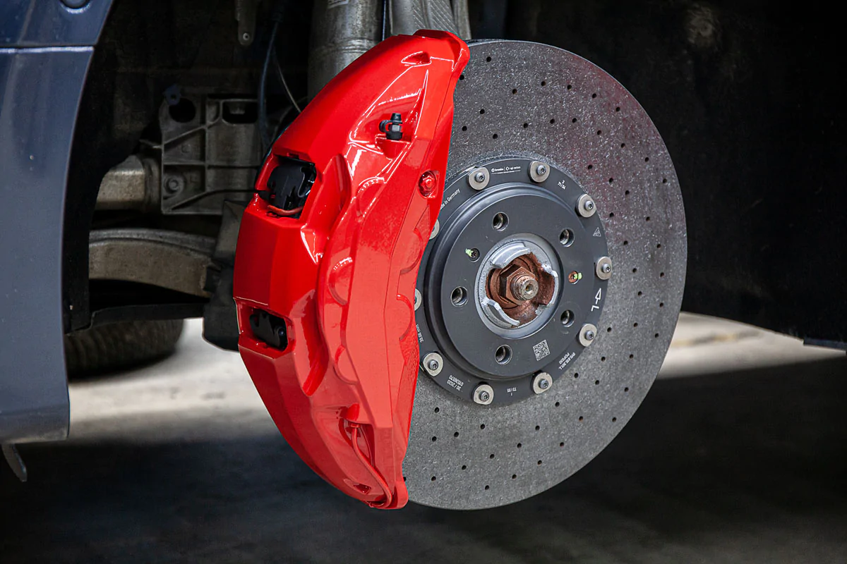 Carbon-ceramic brake system Bentley Flying Spur. Pic 2