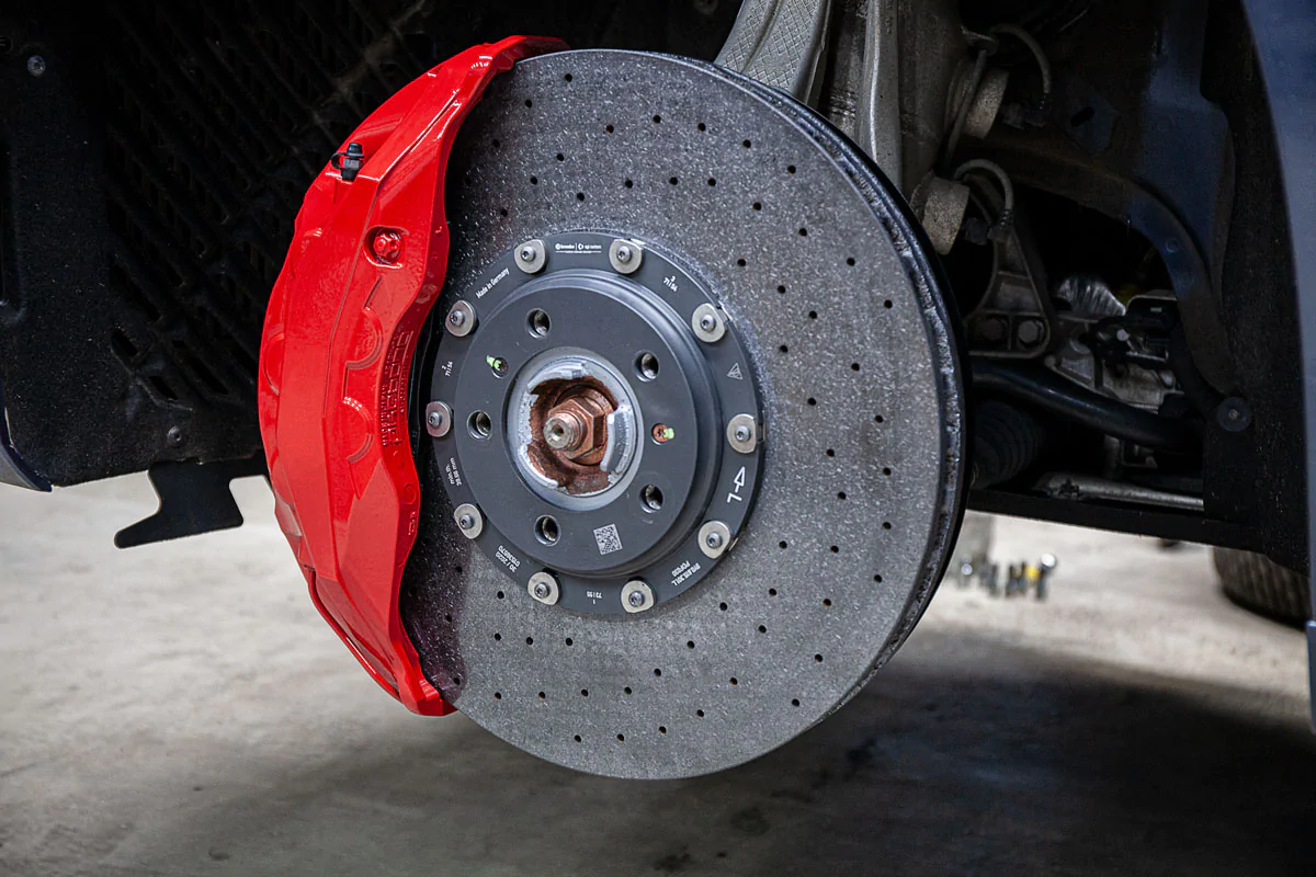 Carbon-ceramic brake system Bentley Flying Spur. Pic 3