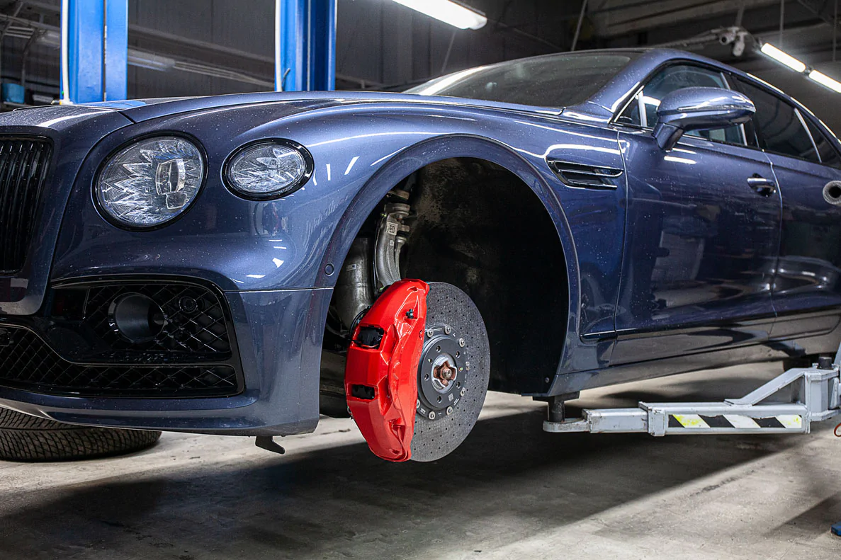 Carbon-ceramic brake system Bentley Flying Spur. Pic 4