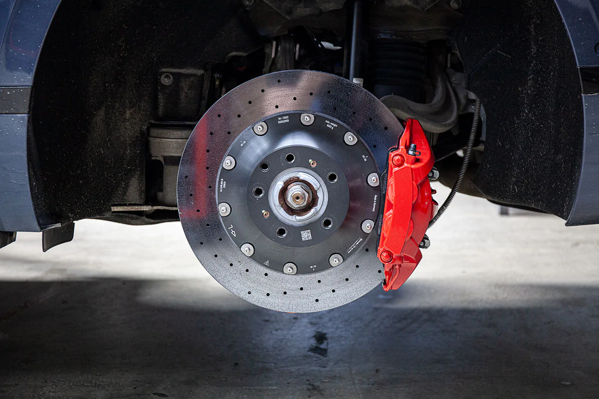 Carbon-ceramic brake system Bentley Flying Spur. Pic 5