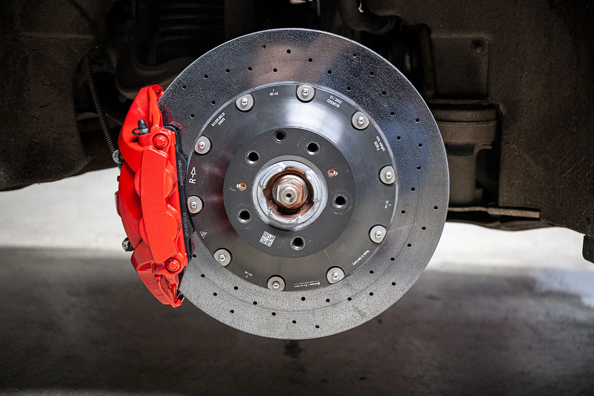 Carbon-ceramic brake system Bentley Flying Spur. Pic 8