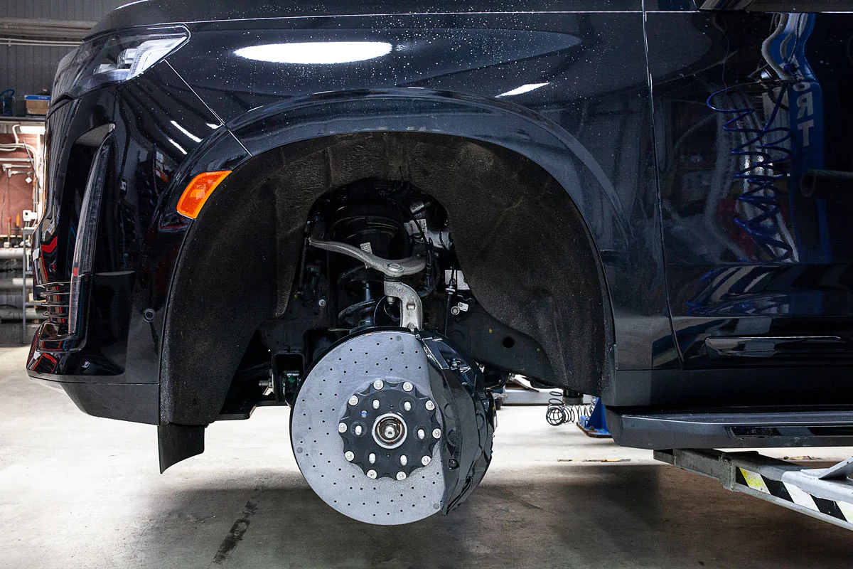 Carbon-ceramic brake system Cadillac Escalade. Pic 2