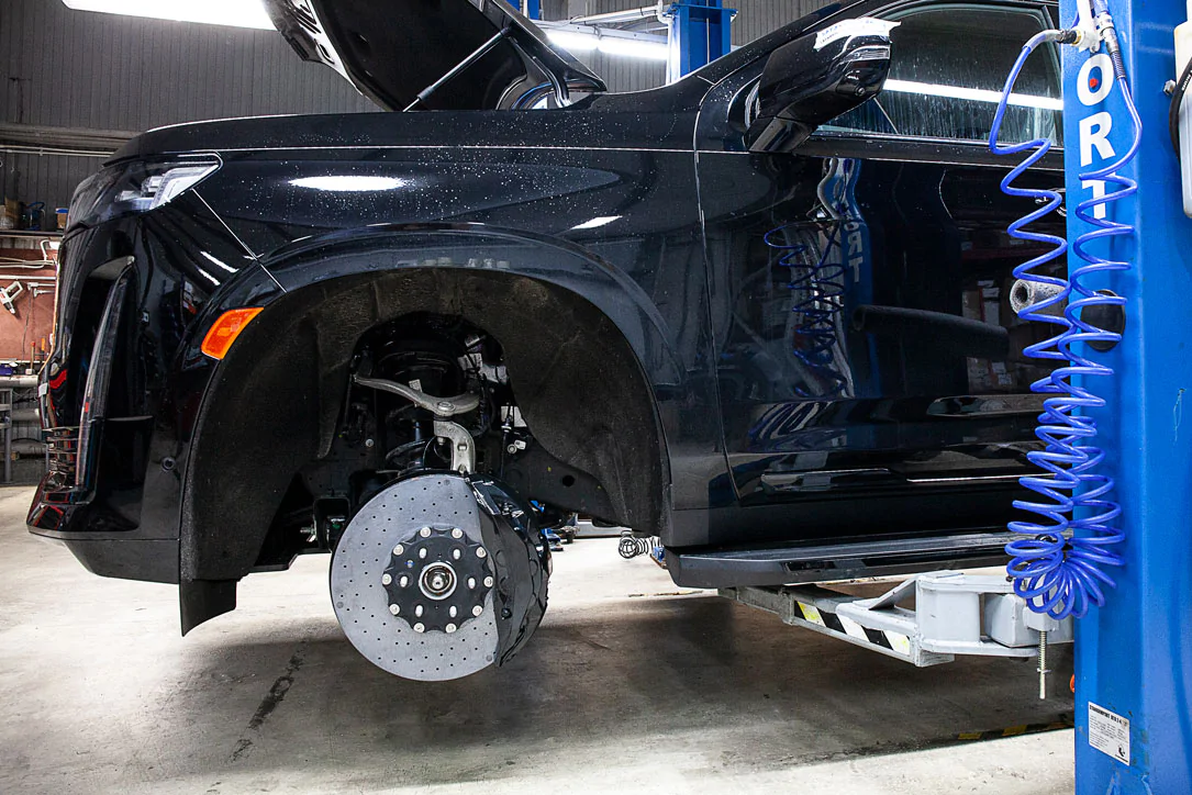 Carbon-ceramic brake system Cadillac Escalade. Pic 3