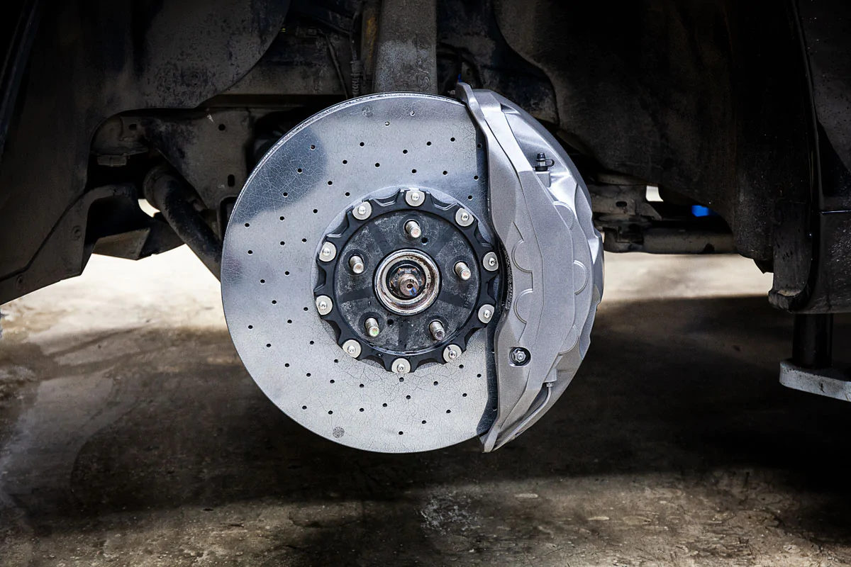 Carbon-ceramic brake system Jeep trackhawk. Pic 1