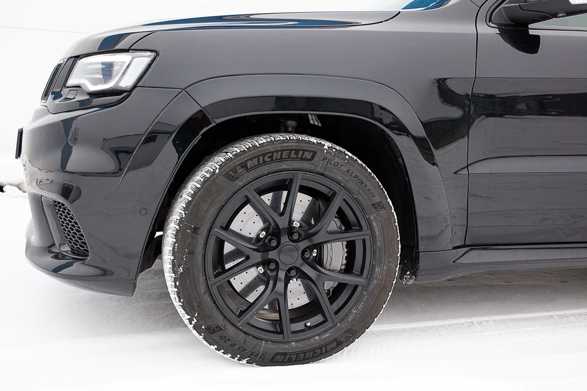 Carbon-ceramic brake system Jeep Trackhawk. Pic 10