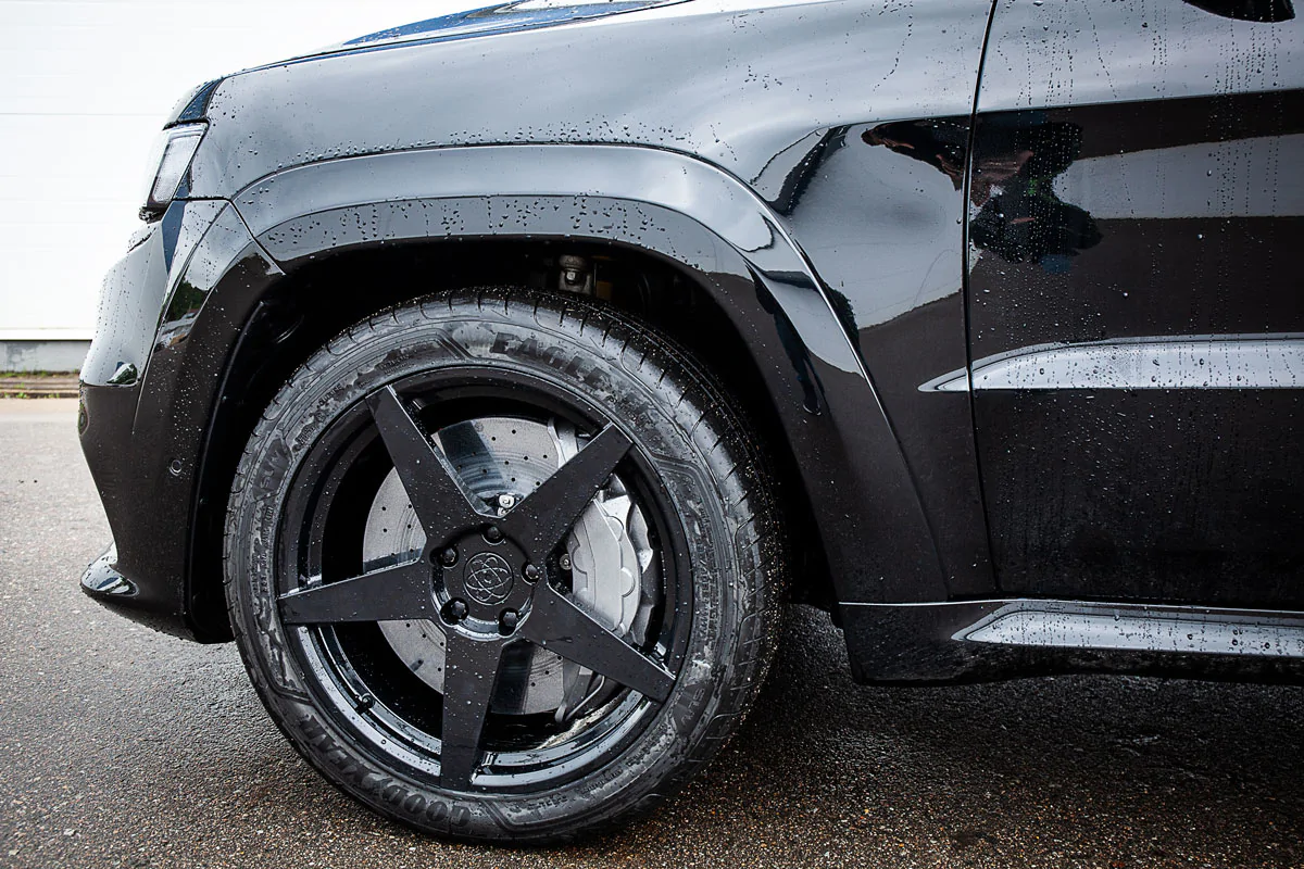 Carbon-ceramic brake system Jeep trackhawk. Pic 10