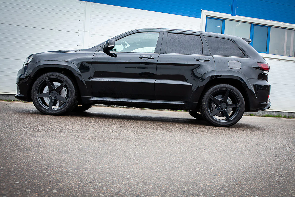 Carbon-ceramic brake system Jeep trackhawk. Pic 14