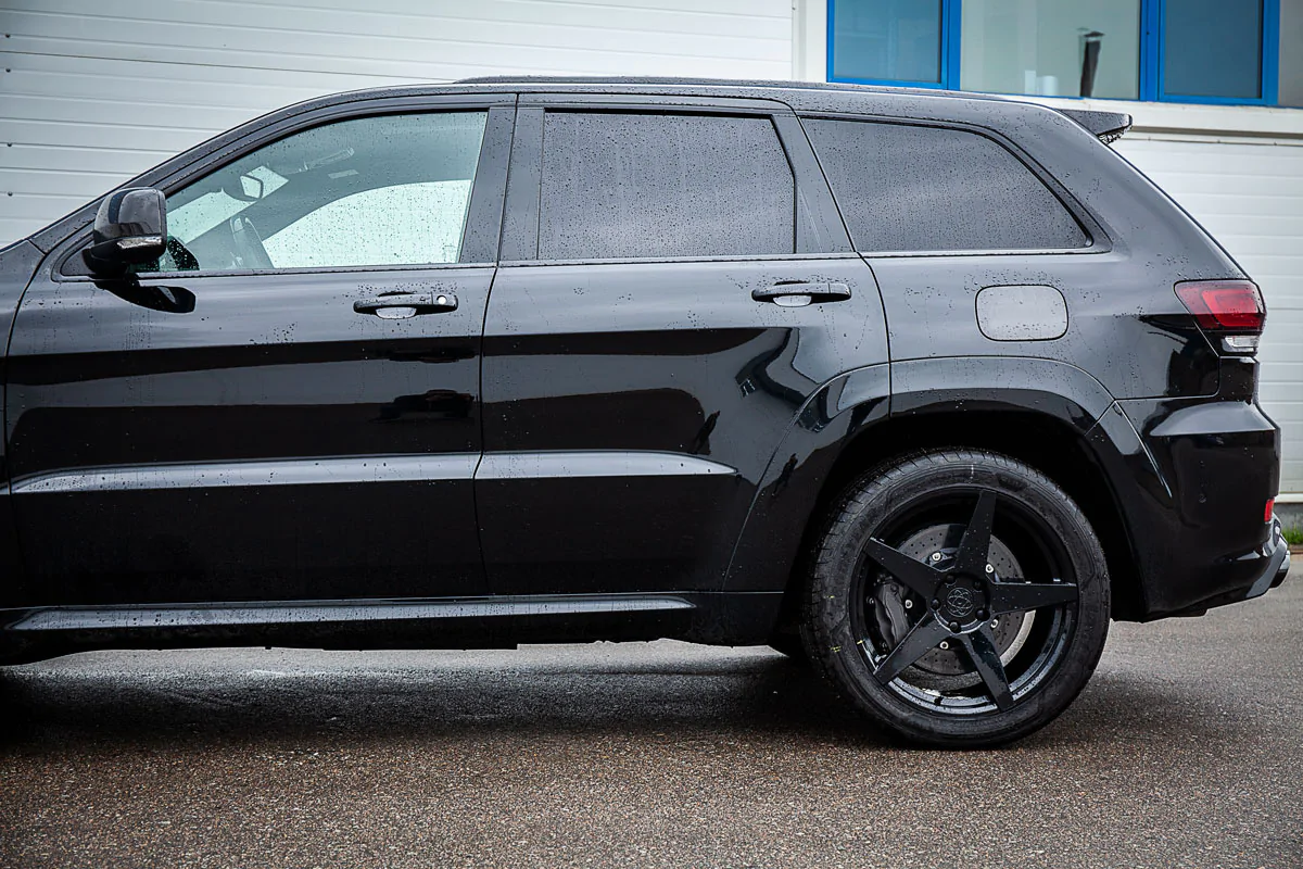 Carbon-ceramic brake system Jeep trackhawk. Pic 16