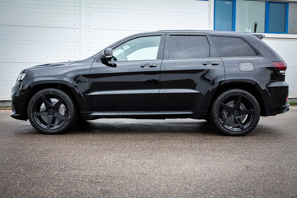 Carbon-ceramic brake system Jeep trackhawk. Pic 17