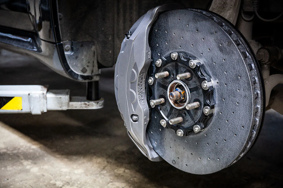 Carbon-ceramic brake system Jeep trackhawk. Pic 7