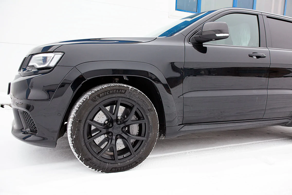 Carbon-ceramic brake system Jeep Trackhawk. Pic 9