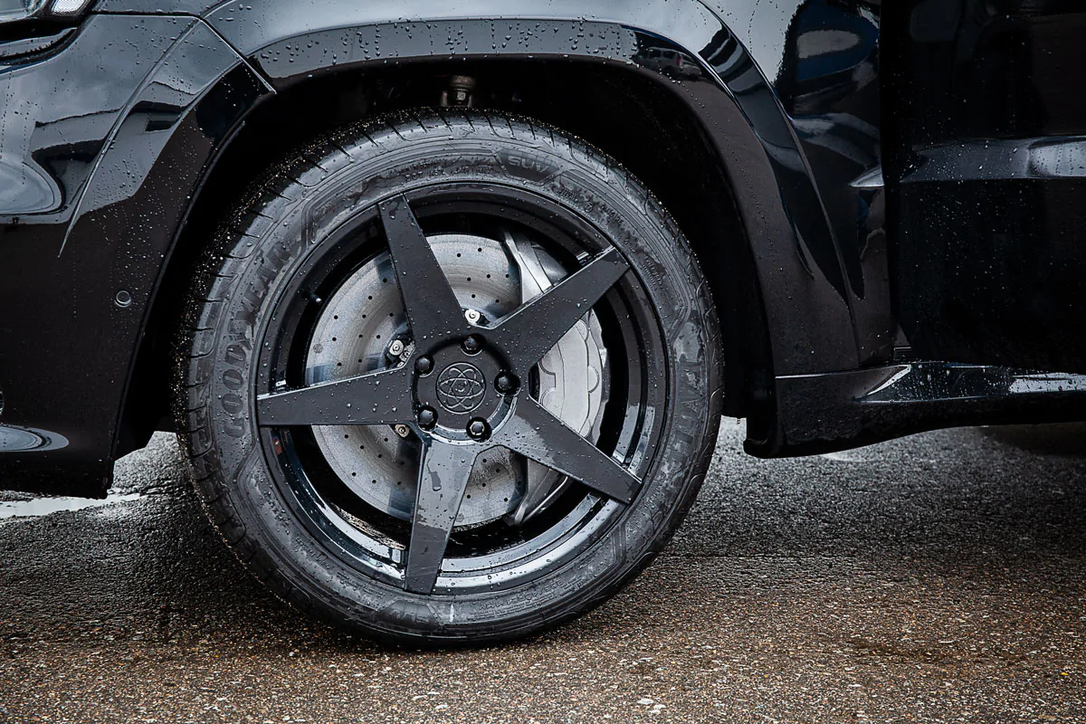 Carbon-ceramic brake system Jeep trackhawk. Pic 9