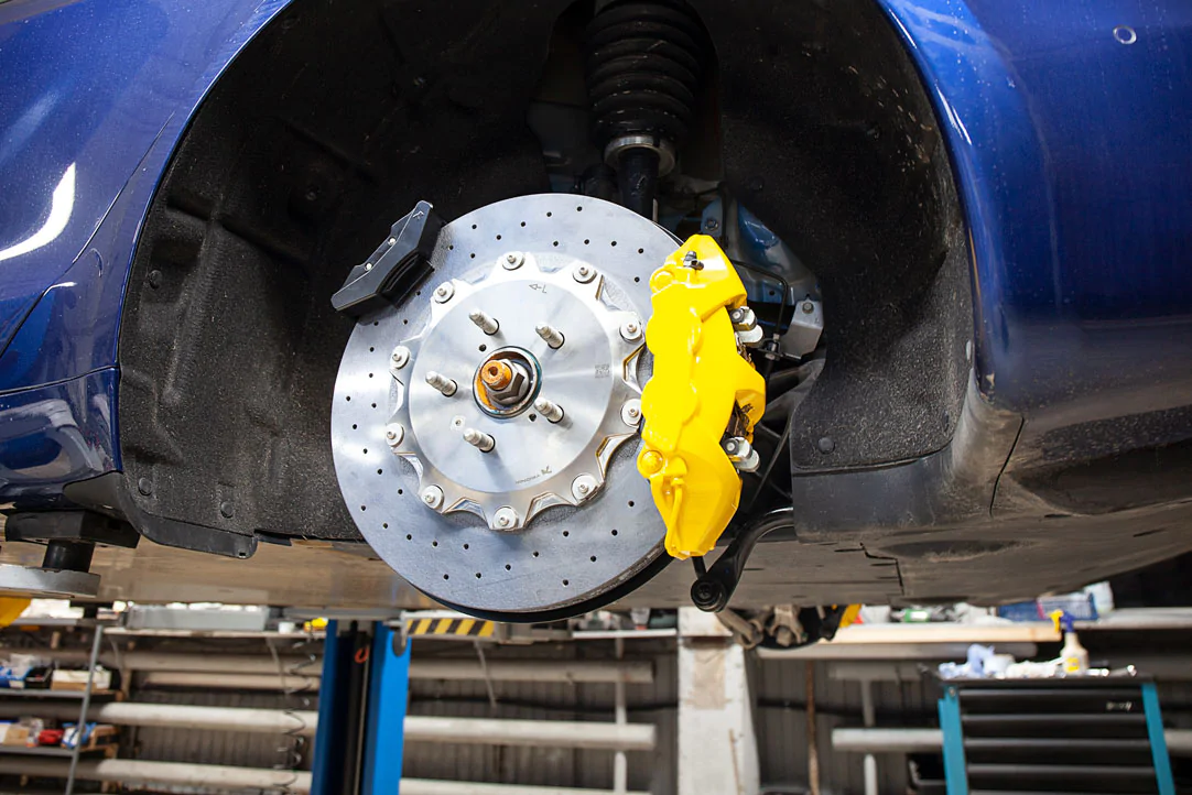 Carbon-ceramic brake system Tesla Plaid. Pic 1