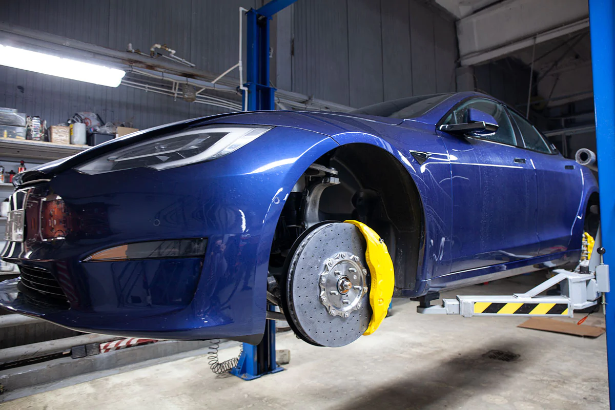 Carbon-ceramic brake system Tesla Plaid. Pic 2