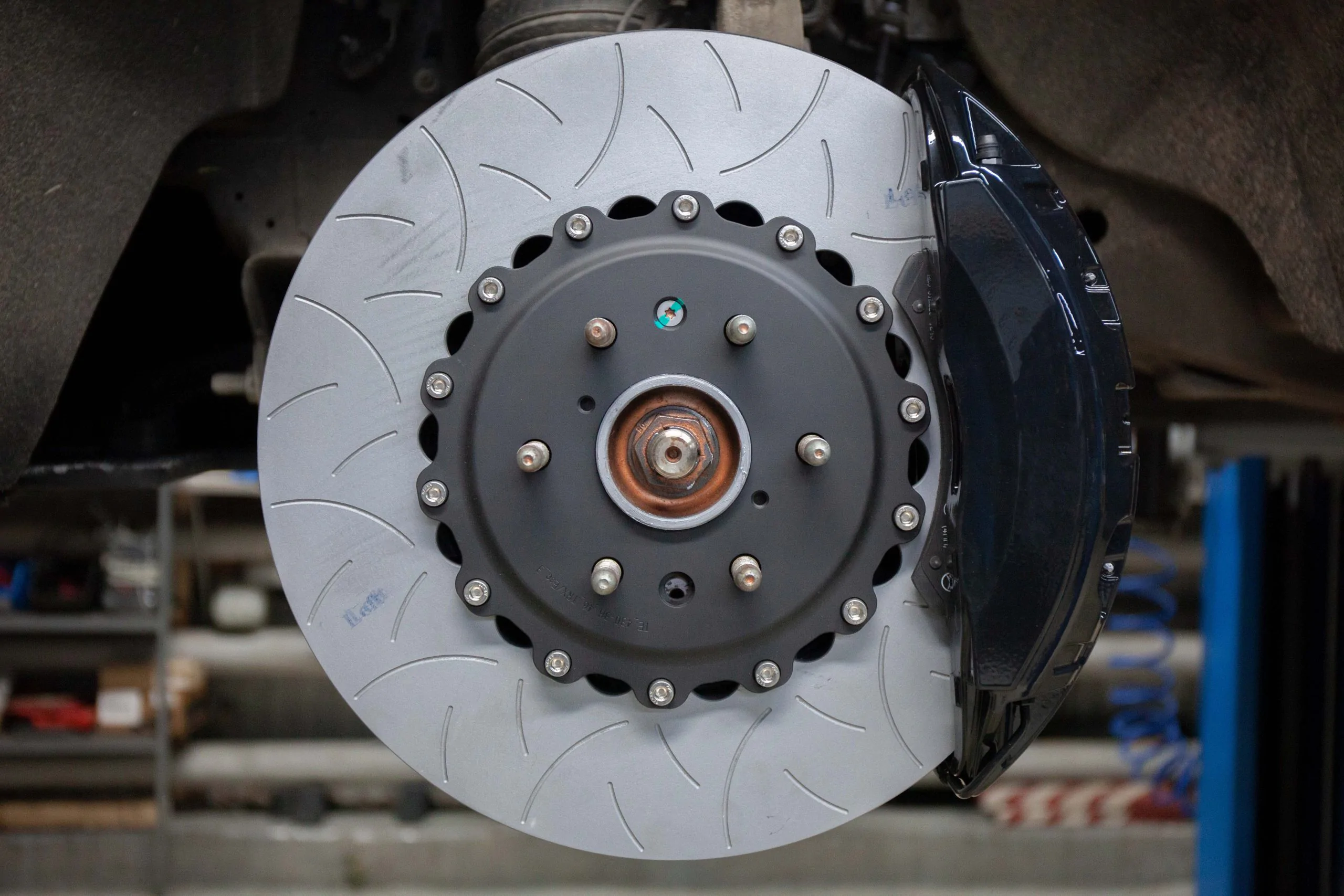 Brake system for Cadillac Escalade. Photo 9