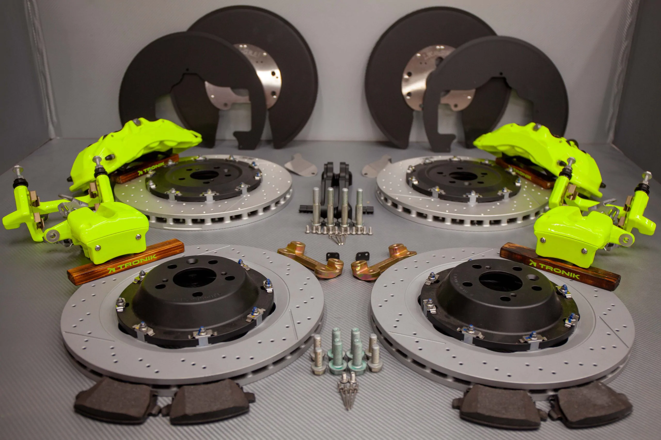 Brake system kit for Alfa Romeo GT. Pic 1