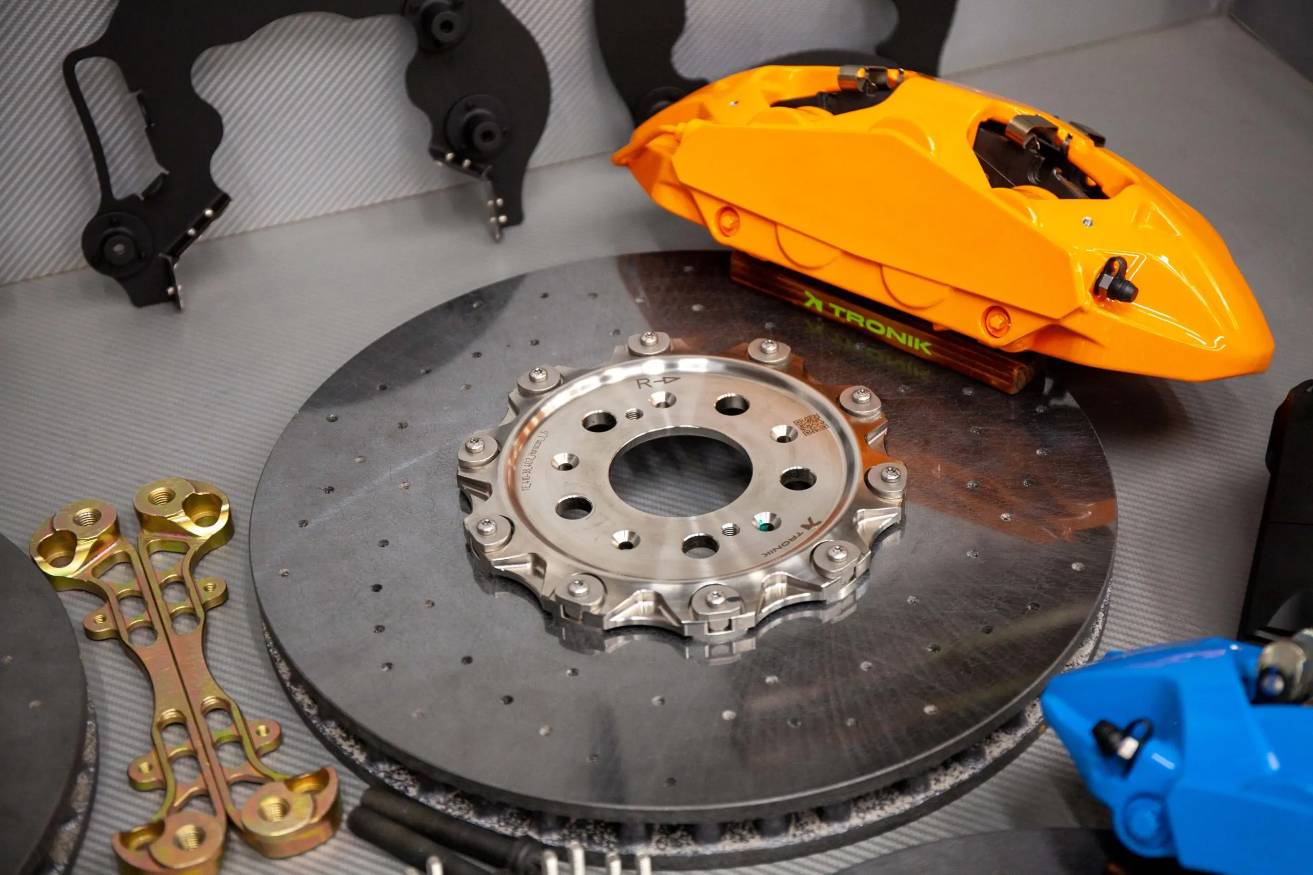 Carbon ceramic brake system kit for Lamborghini Huracan. Pic 4