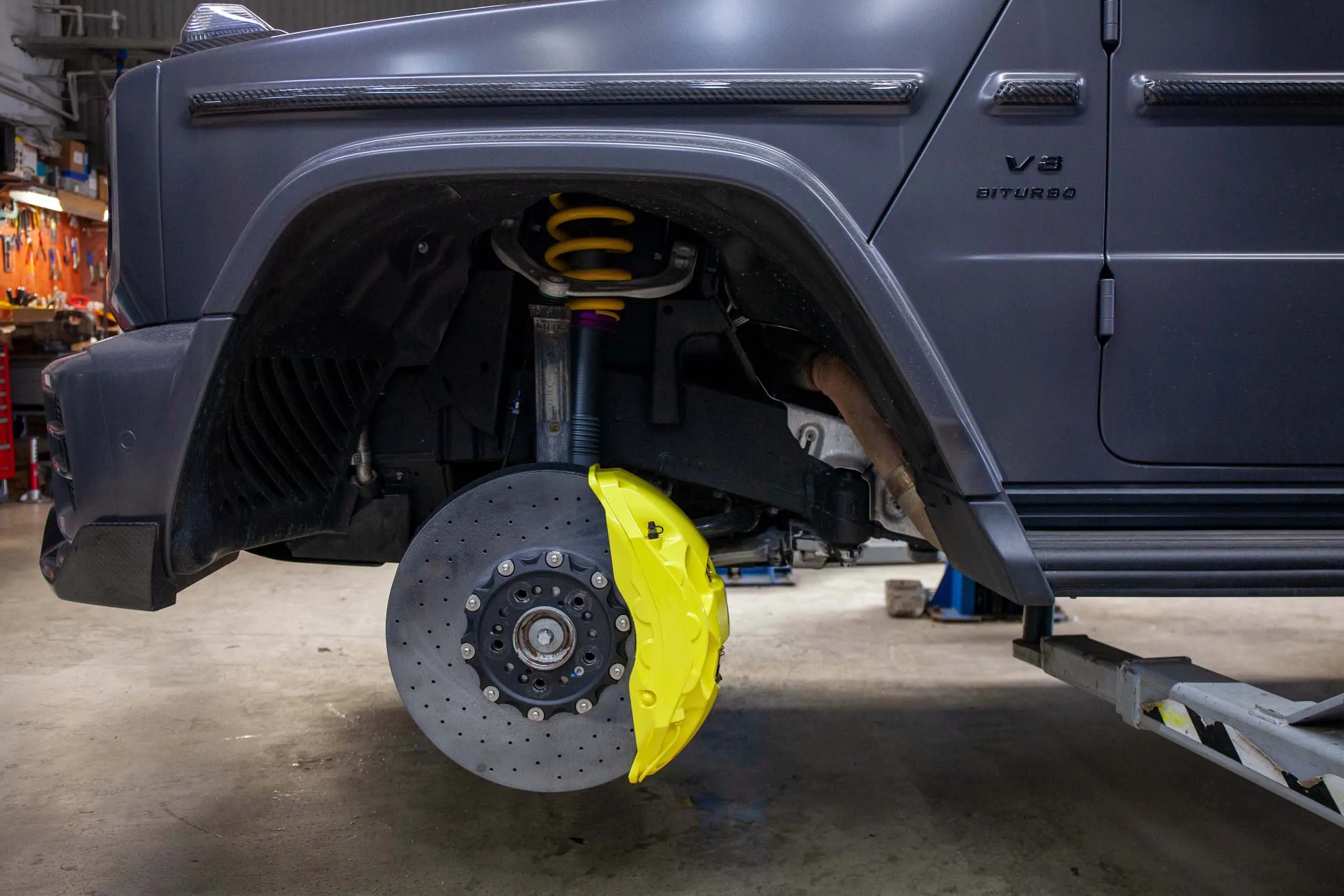 Carbon ceramic brake system for Mercedes-Benz G-class. Pic 3