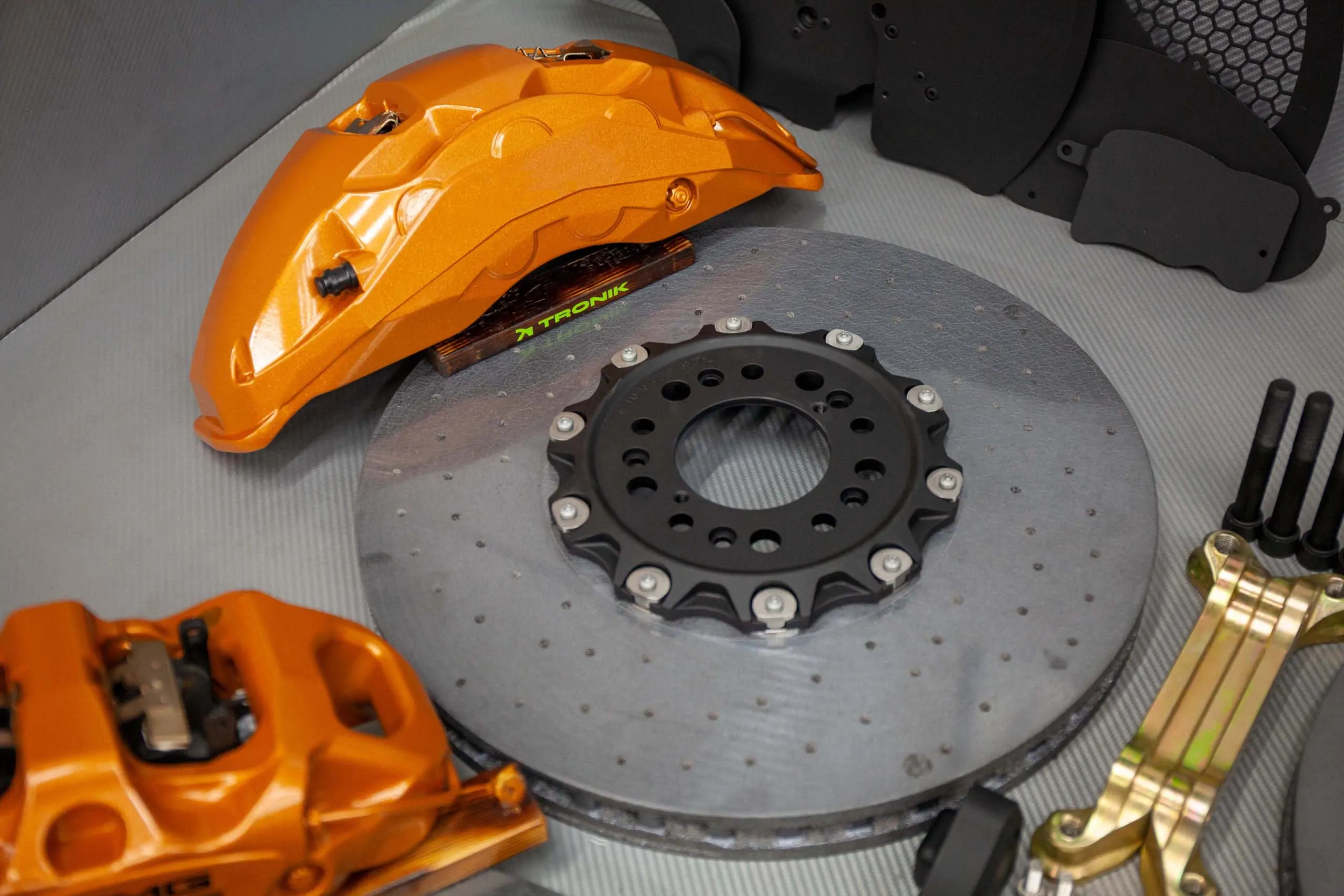 Carbon ceramic brake system kit for Mercedes-Benz G-class. Pic 3