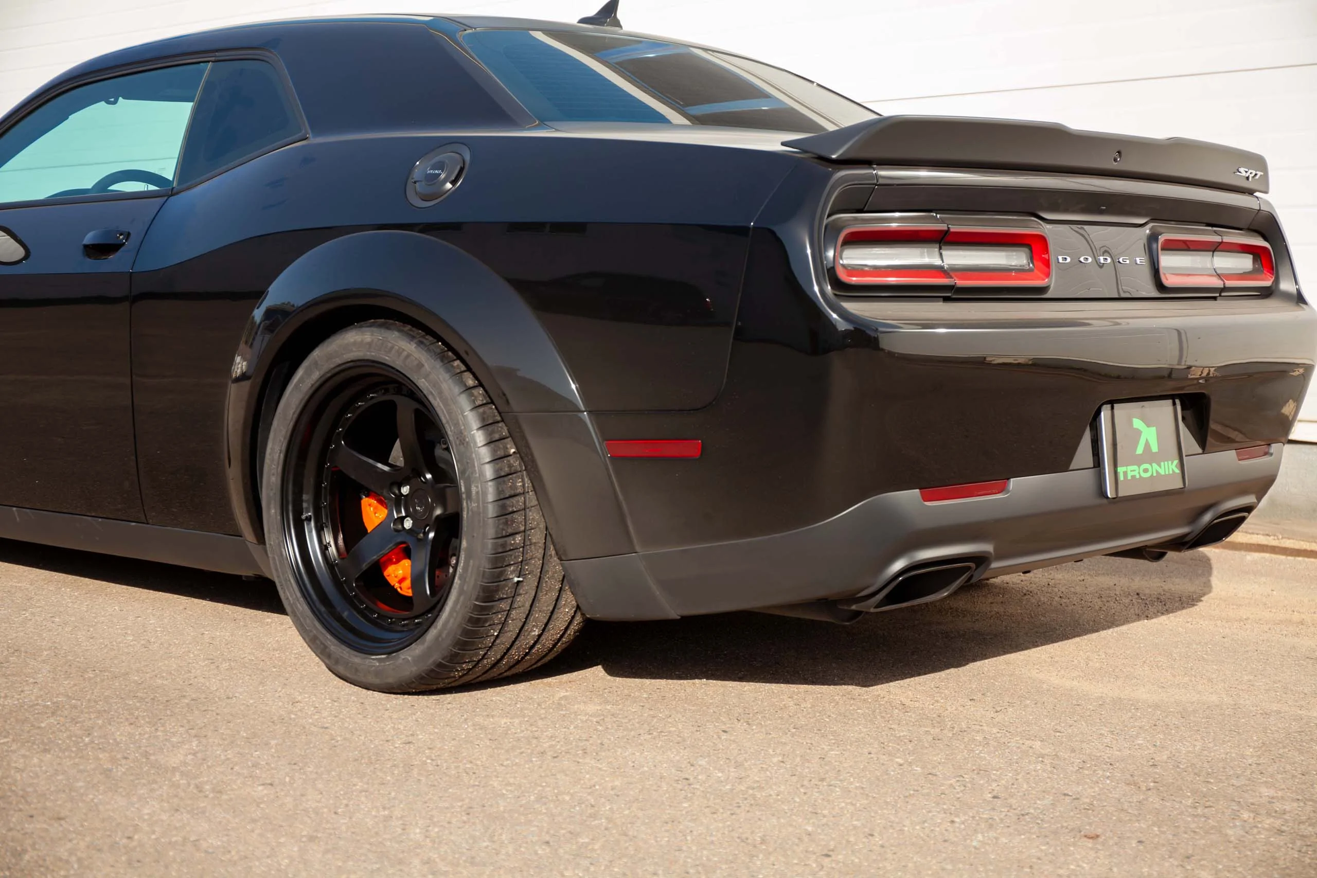 Carbon ceramic brake system for Dodge Challenger SRT. Pic 9