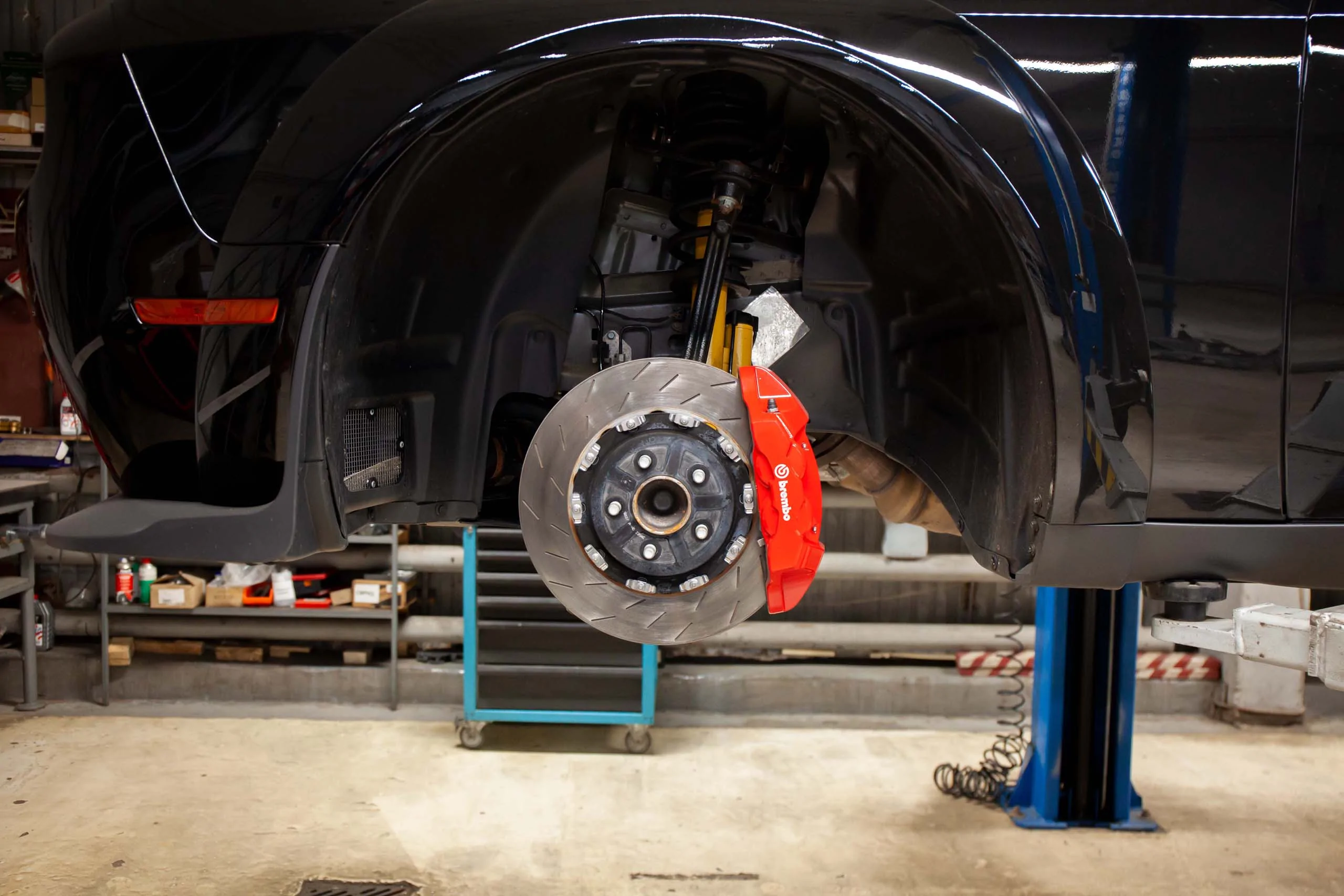 OEM brake system Dodge Challenger SRT. Pic 1