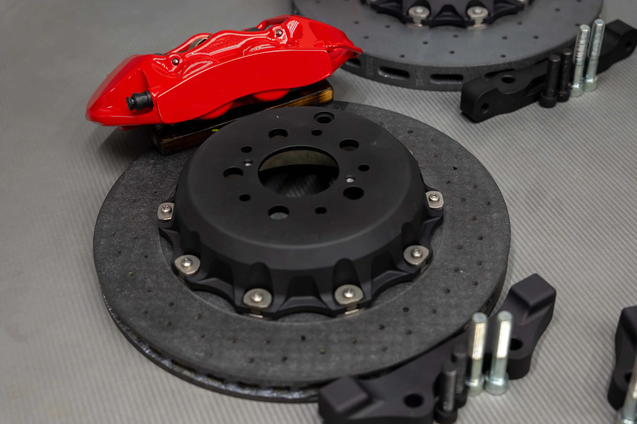 Carbon ceramic brake system kit for Ferrari Maranello. Pic 2