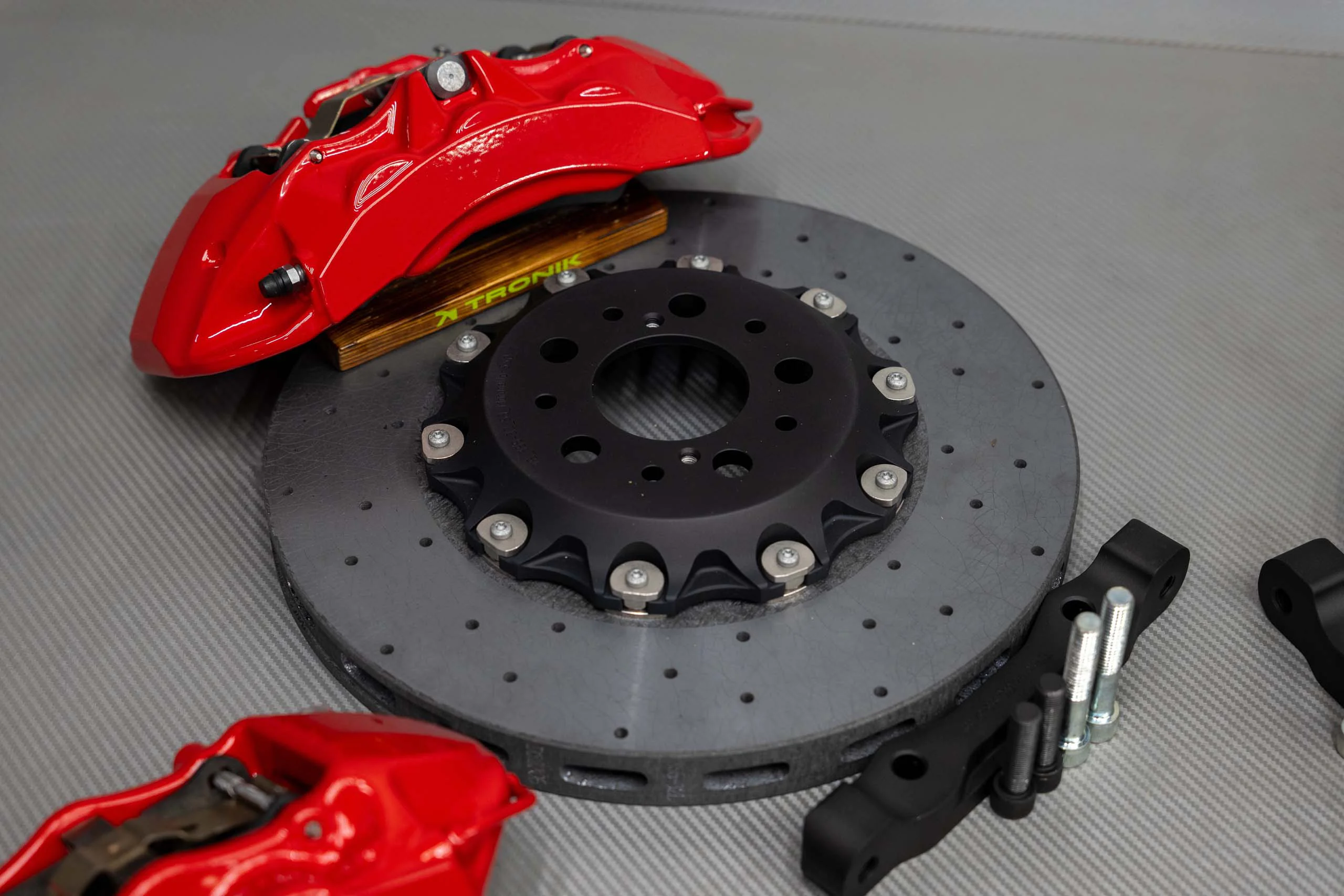 Carbon ceramic brake system kit for Ferrari Maranello. Pic 3