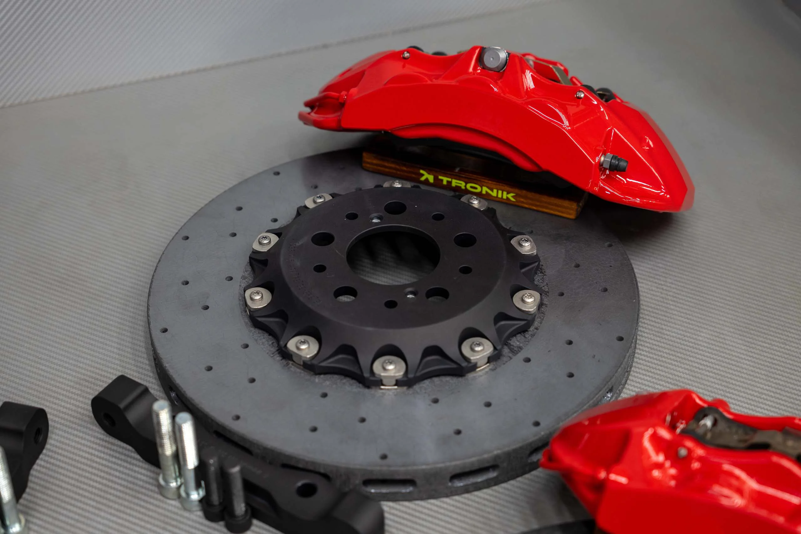 Carbon ceramic brake system kit for Ferrari Maranello. Pic 4