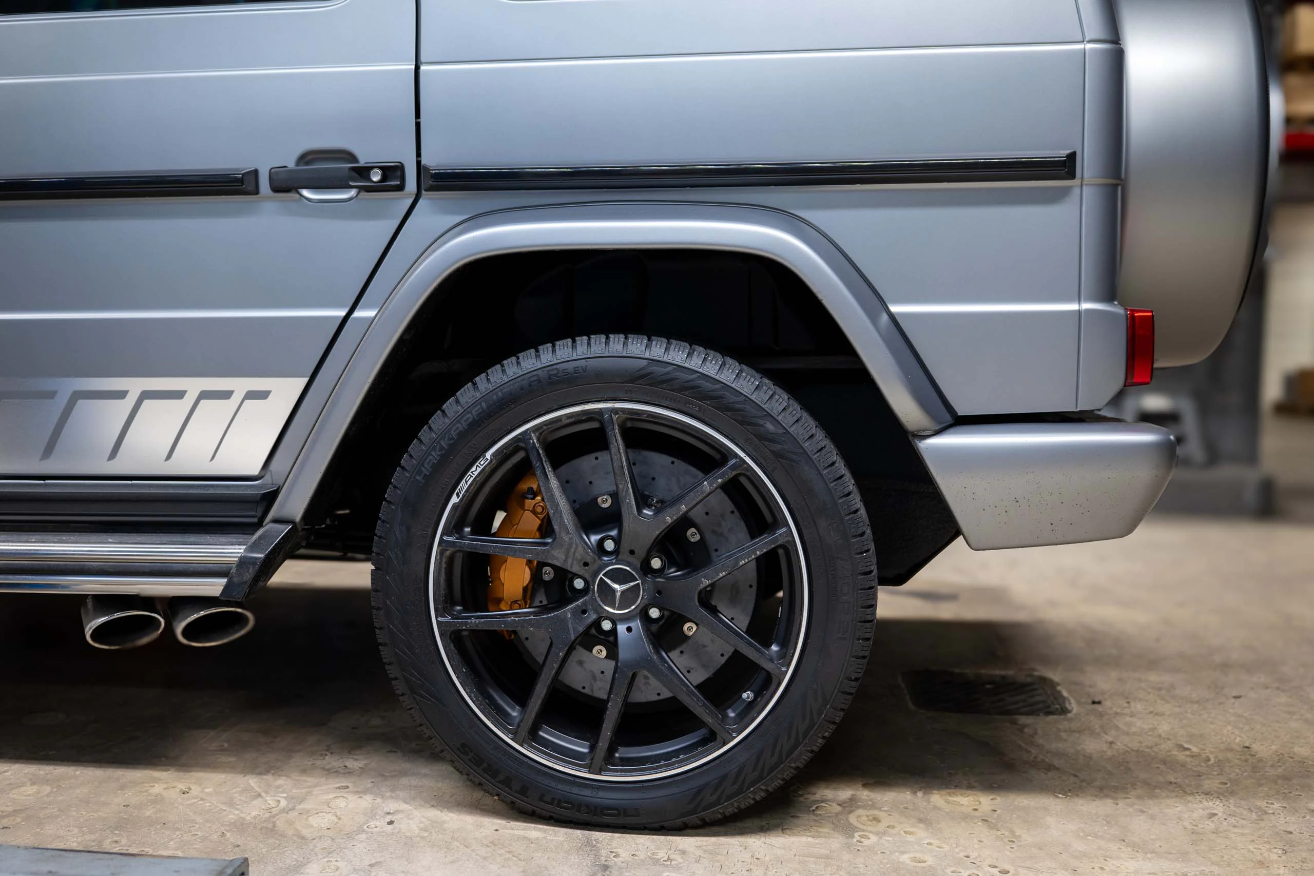 Carbon ceramic brake system for Mercedes-Benz G-class. Pic 8