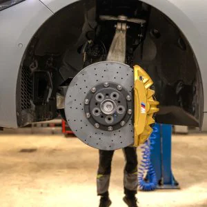 Carbon ceramic brake system for BMW M850i. Pic 1