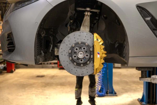 Carbon ceramic brake system for BMW M850i. Pic 1