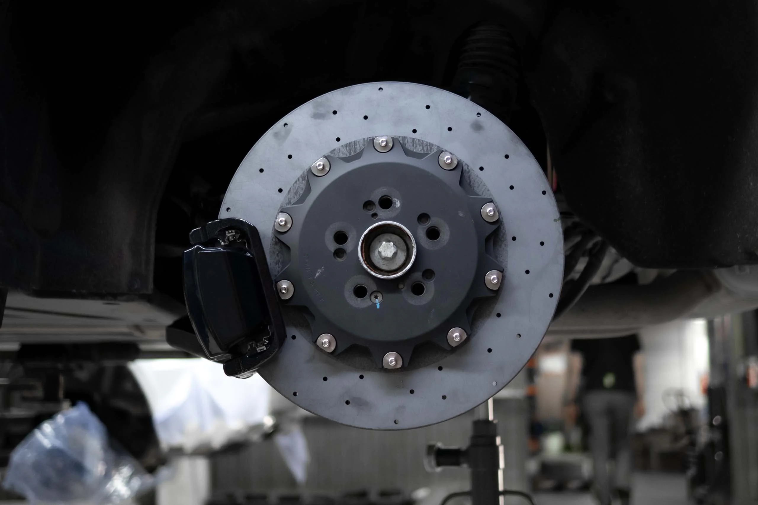 Carbon ceramic brake system for Mercedes-Benz W167. Pic 6