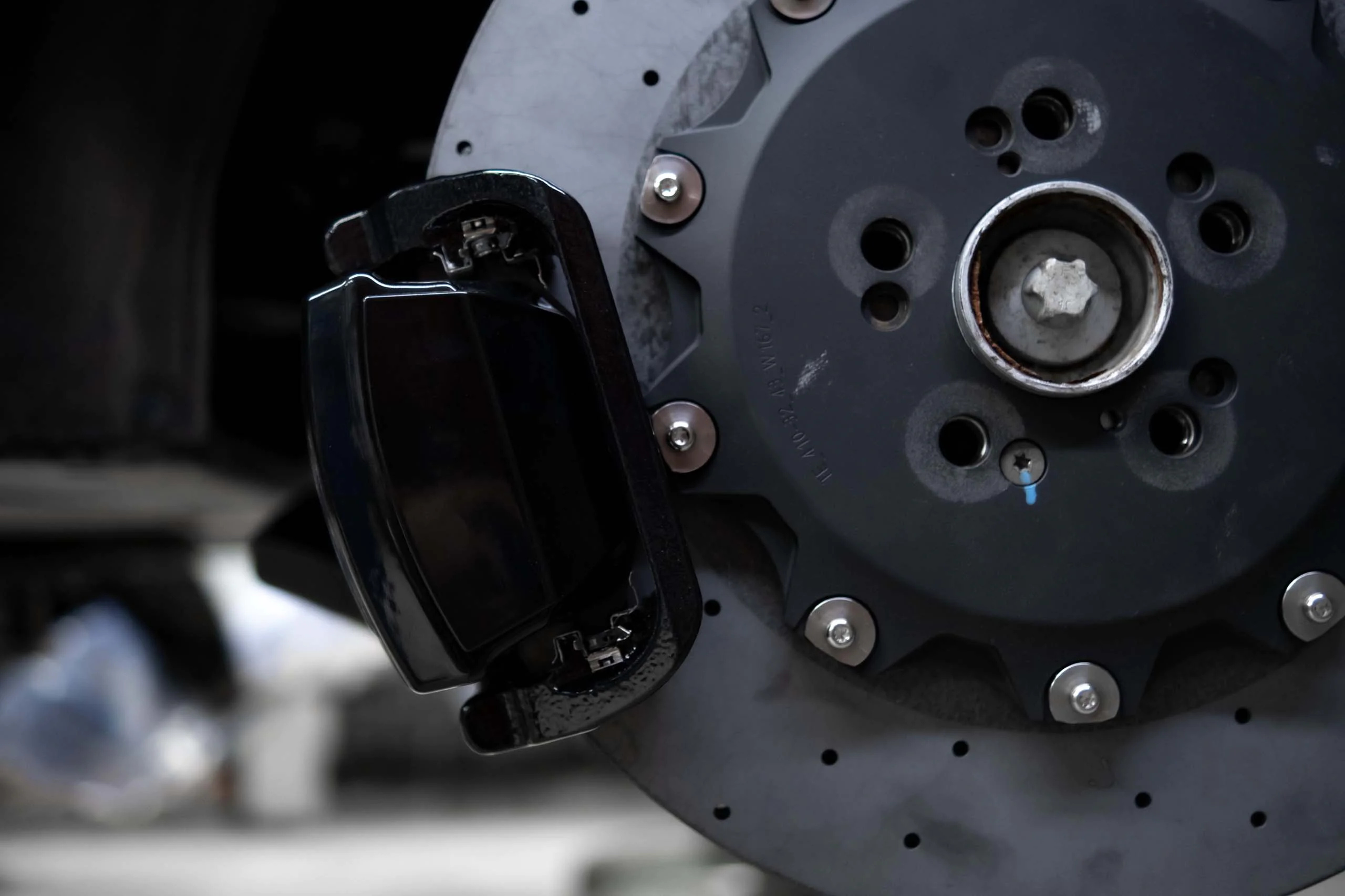 Carbon ceramic brake system for Mercedes-Benz W167. Pic 7